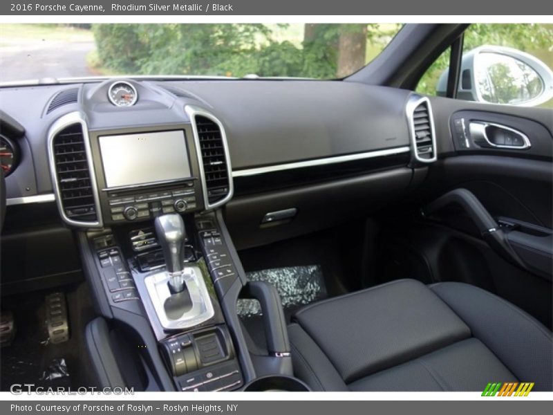 Rhodium Silver Metallic / Black 2016 Porsche Cayenne