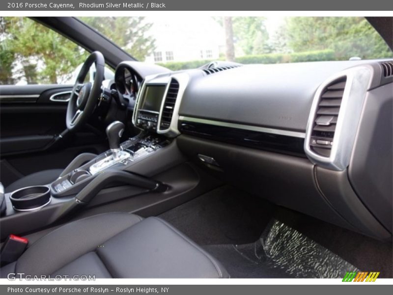 Rhodium Silver Metallic / Black 2016 Porsche Cayenne