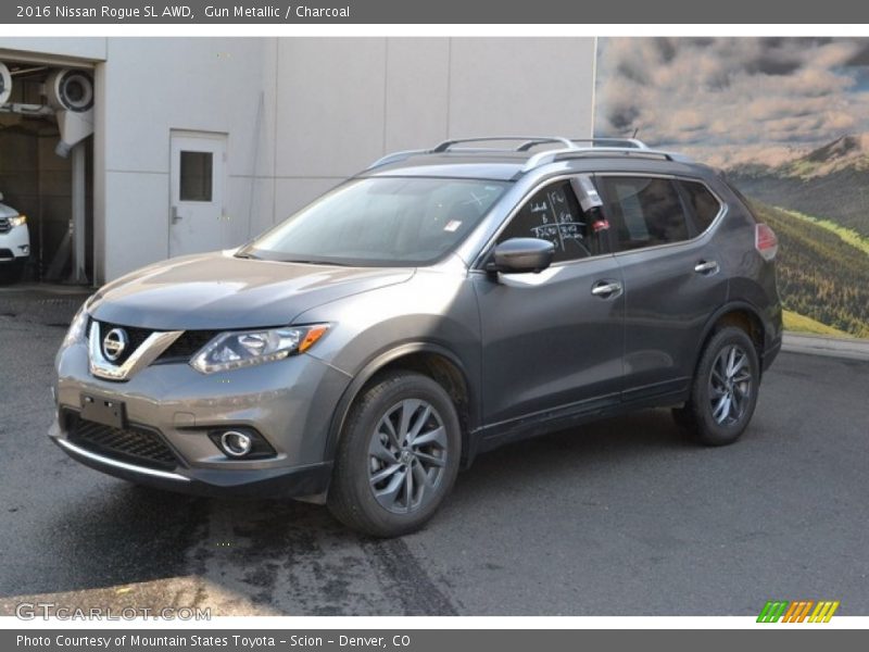 Front 3/4 View of 2016 Rogue SL AWD