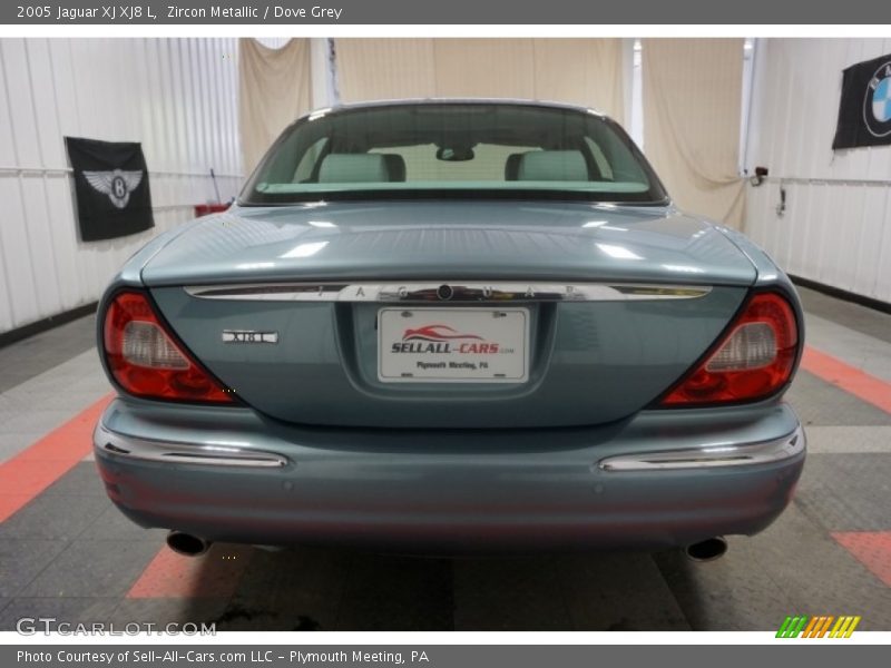 Zircon Metallic / Dove Grey 2005 Jaguar XJ XJ8 L