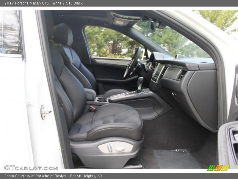 White / GTS Black 2017 Porsche Macan GTS