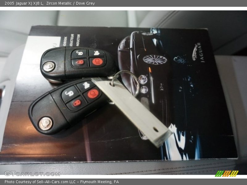 Zircon Metallic / Dove Grey 2005 Jaguar XJ XJ8 L