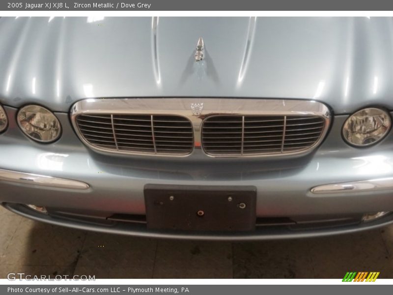 Zircon Metallic / Dove Grey 2005 Jaguar XJ XJ8 L