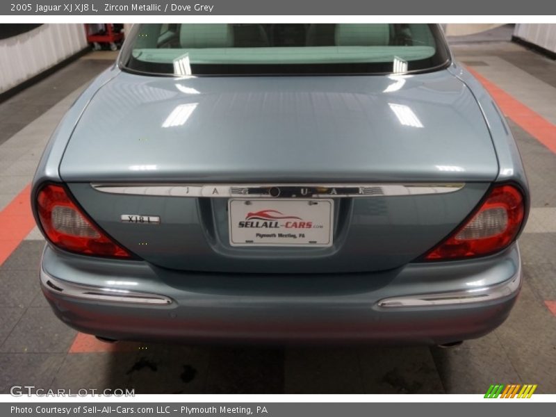 Zircon Metallic / Dove Grey 2005 Jaguar XJ XJ8 L