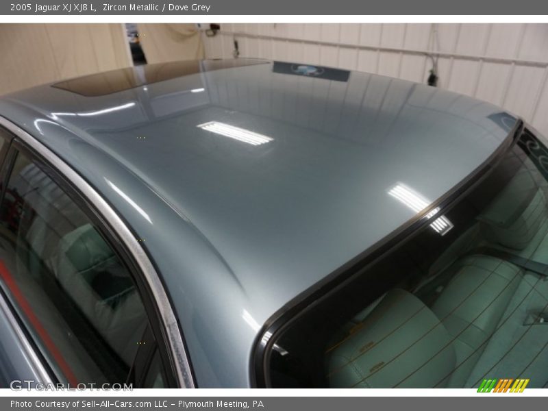 Zircon Metallic / Dove Grey 2005 Jaguar XJ XJ8 L
