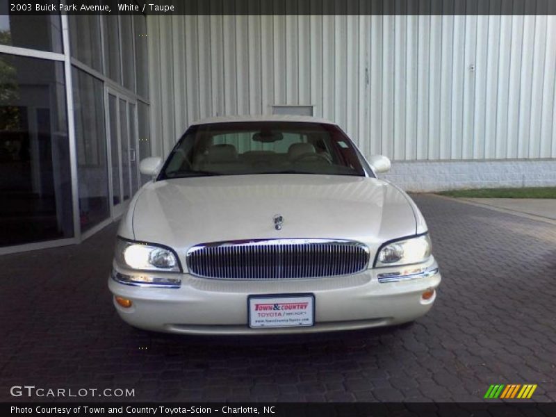 White / Taupe 2003 Buick Park Avenue