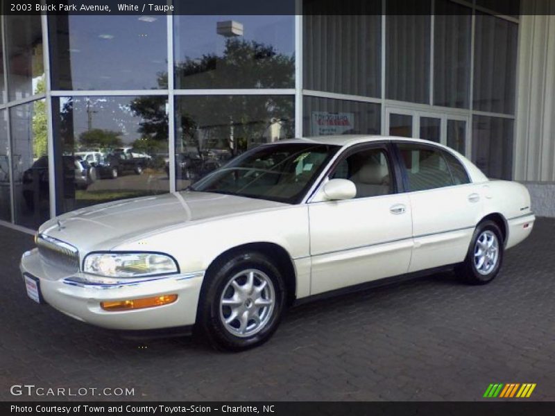 White / Taupe 2003 Buick Park Avenue