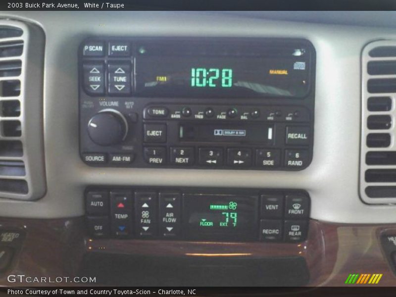 White / Taupe 2003 Buick Park Avenue