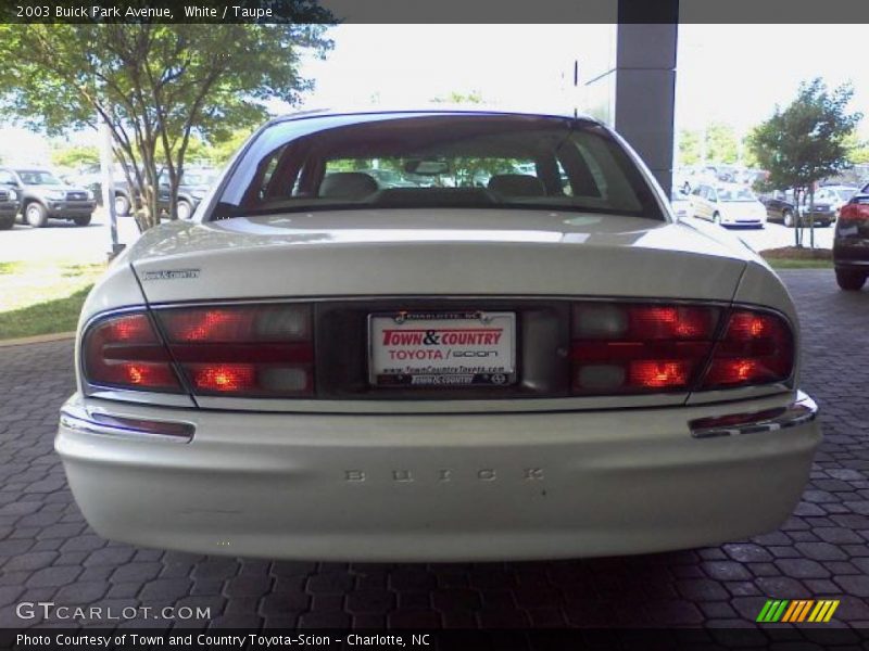 White / Taupe 2003 Buick Park Avenue