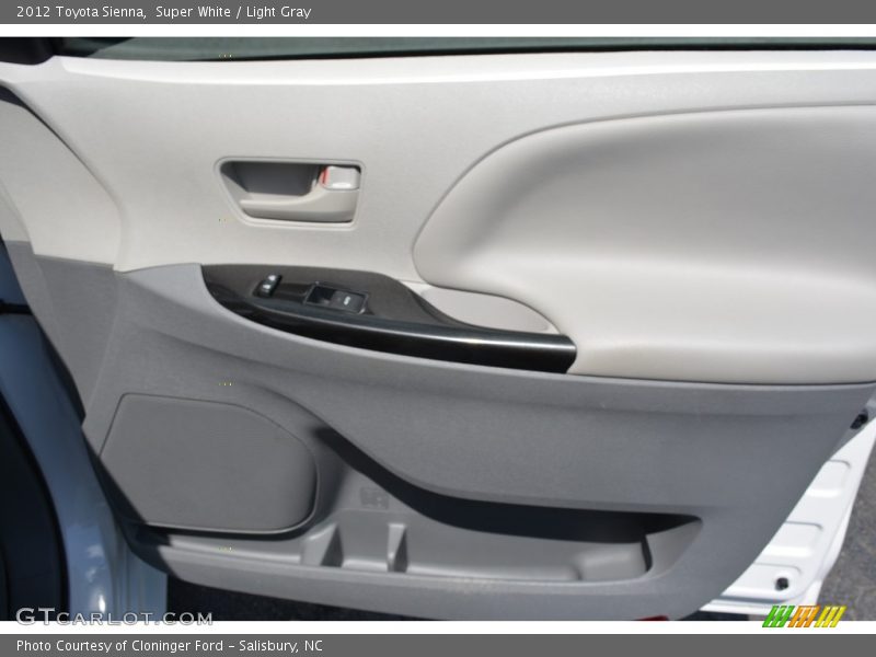 Super White / Light Gray 2012 Toyota Sienna