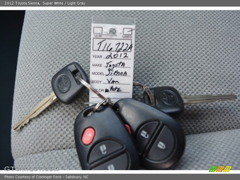 Super White / Light Gray 2012 Toyota Sienna