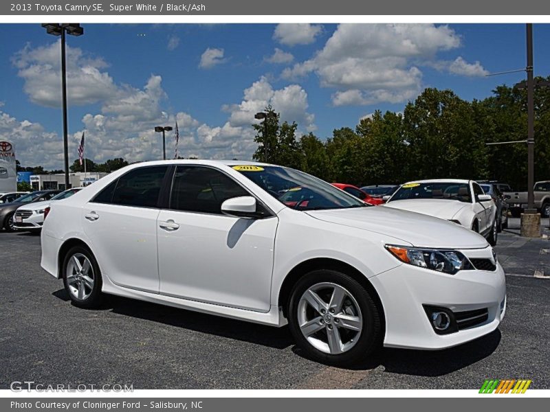 Super White / Black/Ash 2013 Toyota Camry SE
