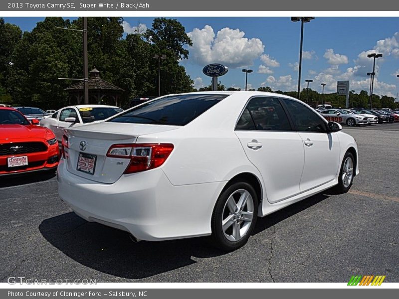 Super White / Black/Ash 2013 Toyota Camry SE
