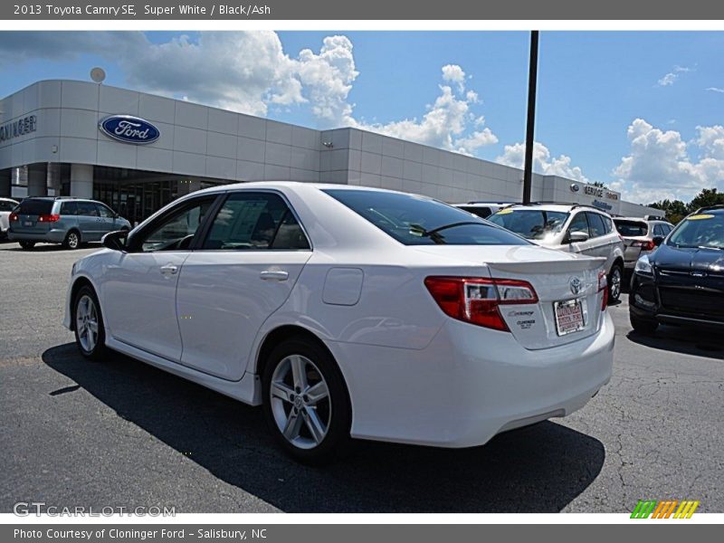 Super White / Black/Ash 2013 Toyota Camry SE