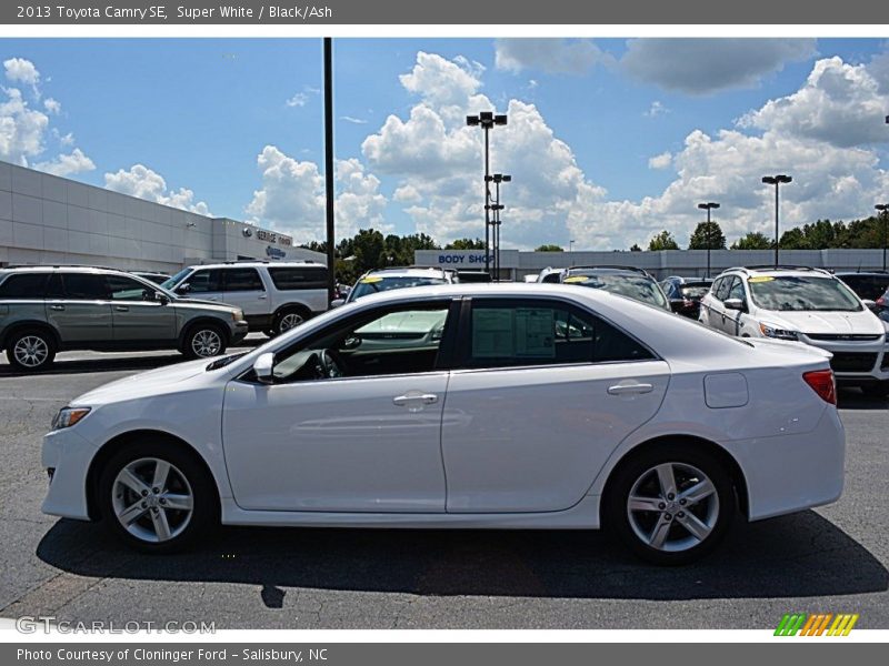 Super White / Black/Ash 2013 Toyota Camry SE