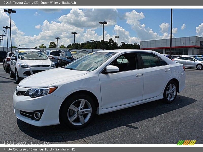 Super White / Black/Ash 2013 Toyota Camry SE