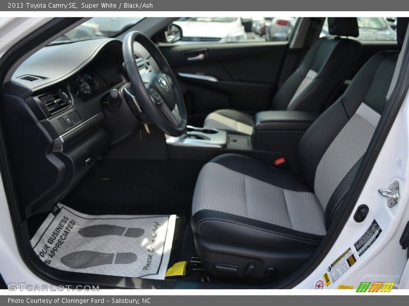Super White / Black/Ash 2013 Toyota Camry SE