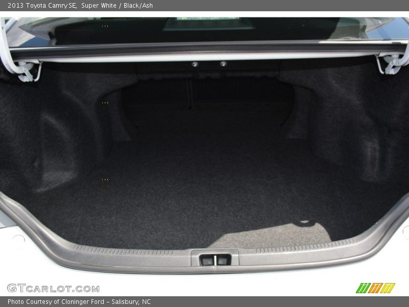 Super White / Black/Ash 2013 Toyota Camry SE