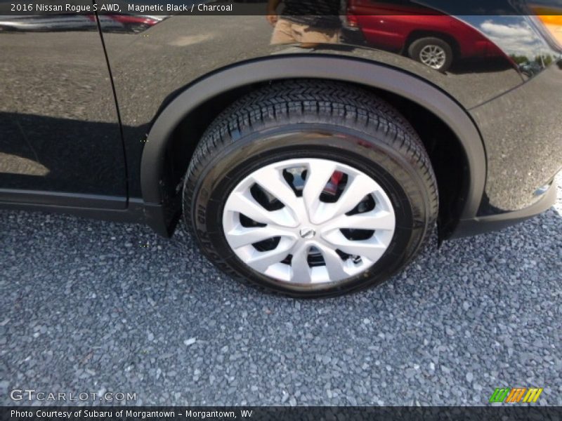 Magnetic Black / Charcoal 2016 Nissan Rogue S AWD