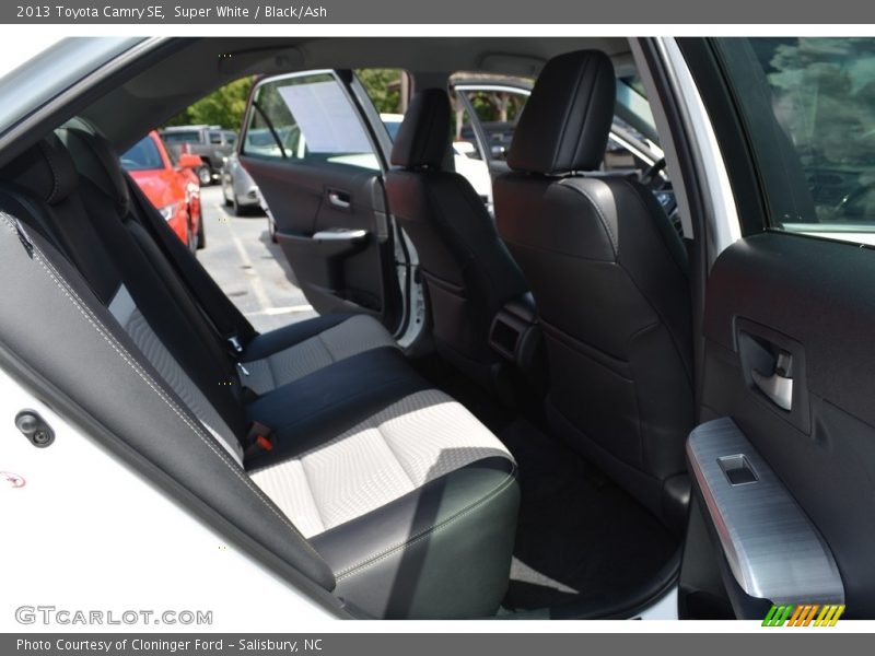 Super White / Black/Ash 2013 Toyota Camry SE