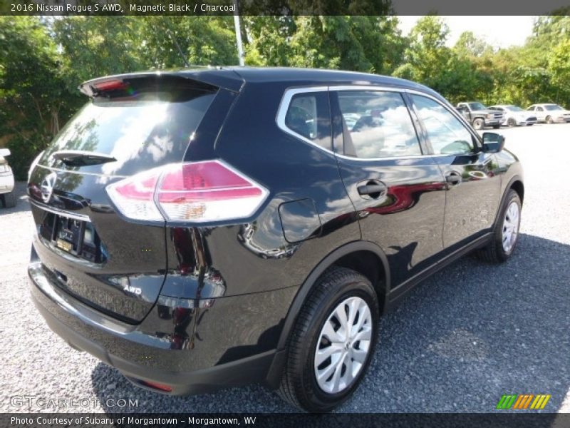 Magnetic Black / Charcoal 2016 Nissan Rogue S AWD