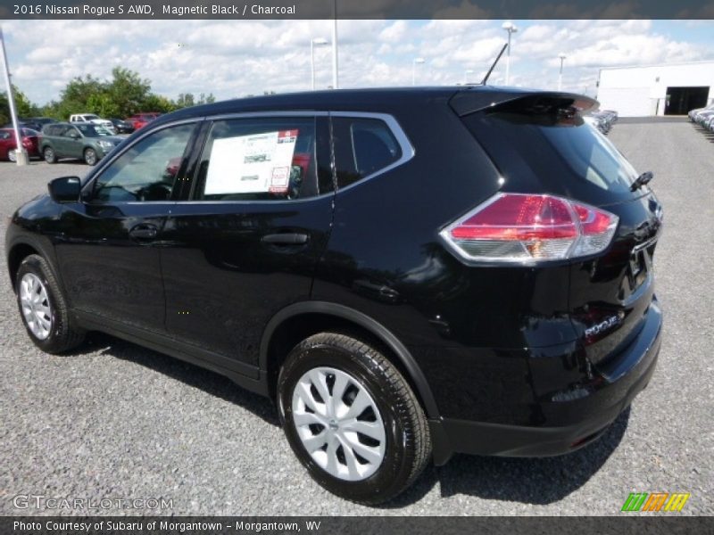 Magnetic Black / Charcoal 2016 Nissan Rogue S AWD