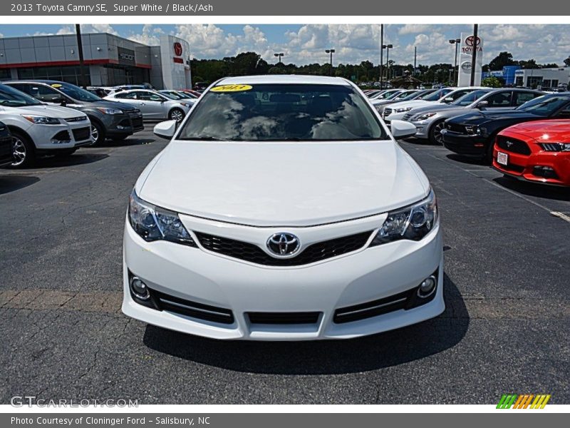 Super White / Black/Ash 2013 Toyota Camry SE