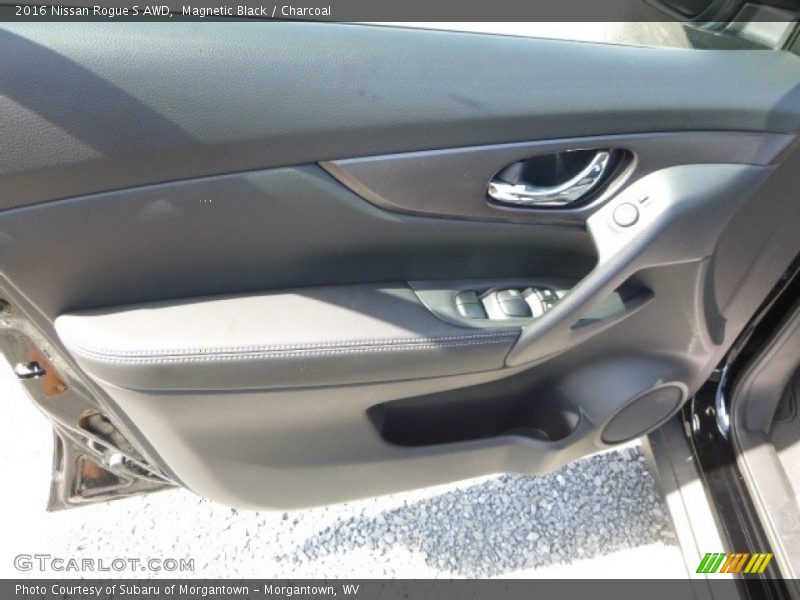 Magnetic Black / Charcoal 2016 Nissan Rogue S AWD
