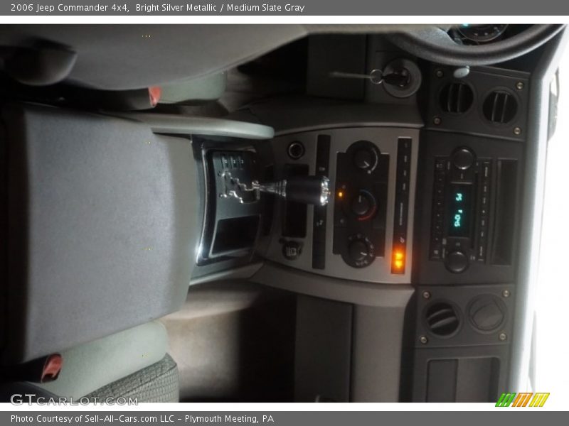 Bright Silver Metallic / Medium Slate Gray 2006 Jeep Commander 4x4