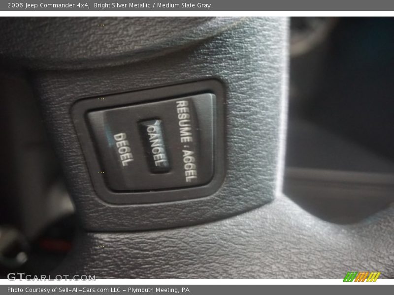 Bright Silver Metallic / Medium Slate Gray 2006 Jeep Commander 4x4