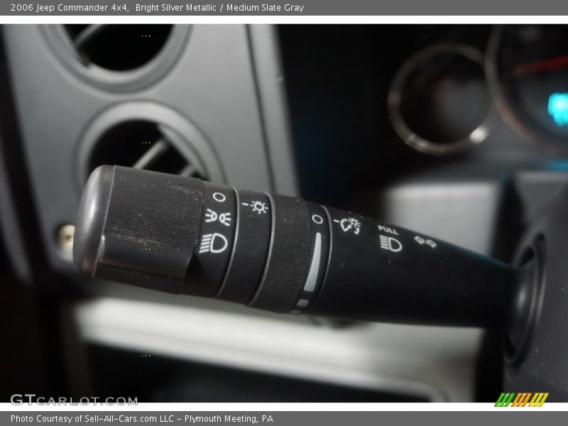 Bright Silver Metallic / Medium Slate Gray 2006 Jeep Commander 4x4