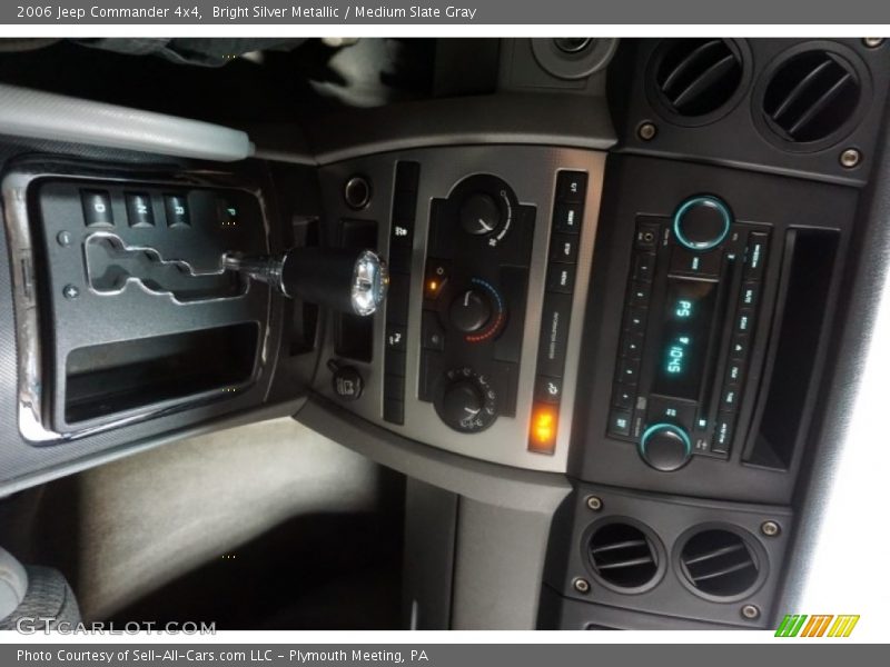 Bright Silver Metallic / Medium Slate Gray 2006 Jeep Commander 4x4