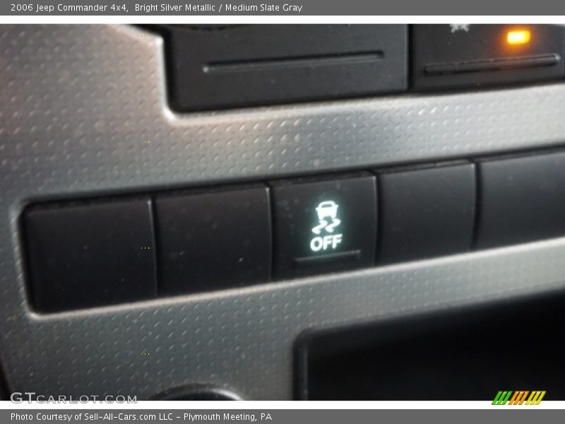 Bright Silver Metallic / Medium Slate Gray 2006 Jeep Commander 4x4