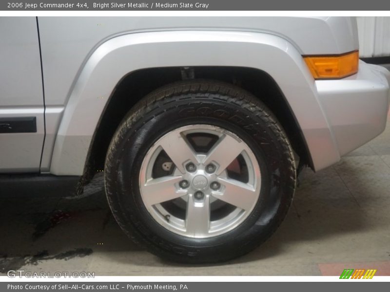Bright Silver Metallic / Medium Slate Gray 2006 Jeep Commander 4x4