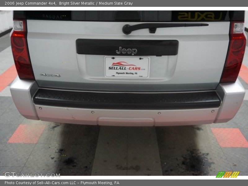 Bright Silver Metallic / Medium Slate Gray 2006 Jeep Commander 4x4