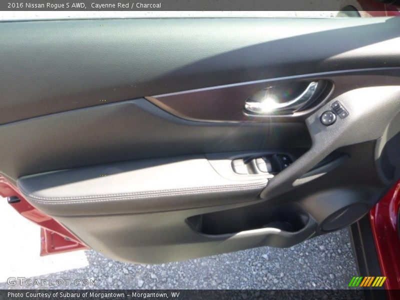 Cayenne Red / Charcoal 2016 Nissan Rogue S AWD
