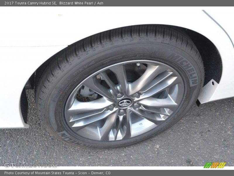 Blizzard White Pearl / Ash 2017 Toyota Camry Hybrid SE