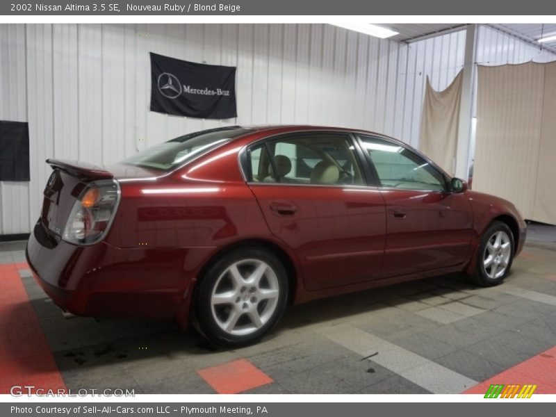 Nouveau Ruby / Blond Beige 2002 Nissan Altima 3.5 SE