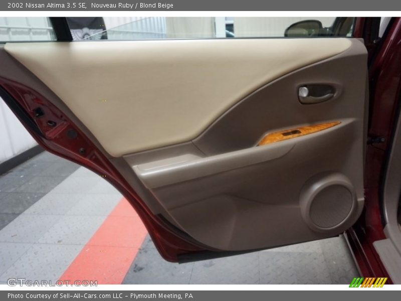 Nouveau Ruby / Blond Beige 2002 Nissan Altima 3.5 SE