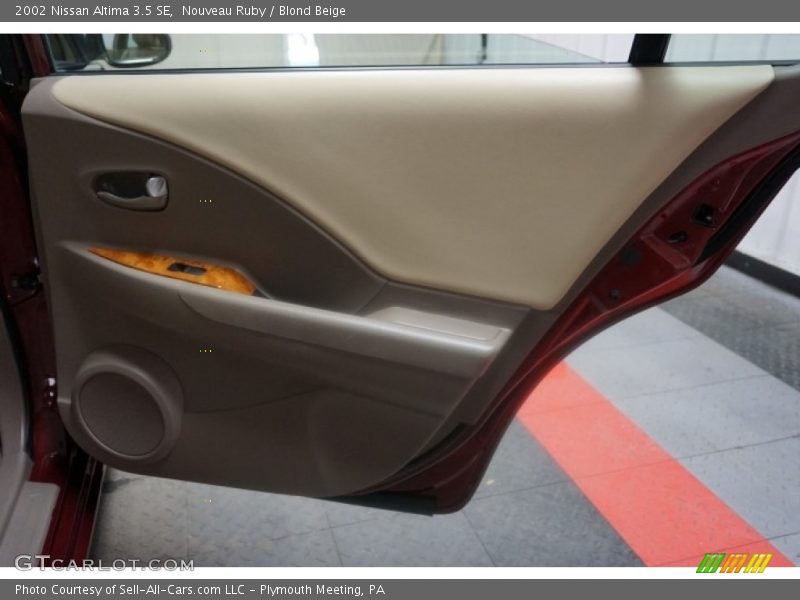 Nouveau Ruby / Blond Beige 2002 Nissan Altima 3.5 SE