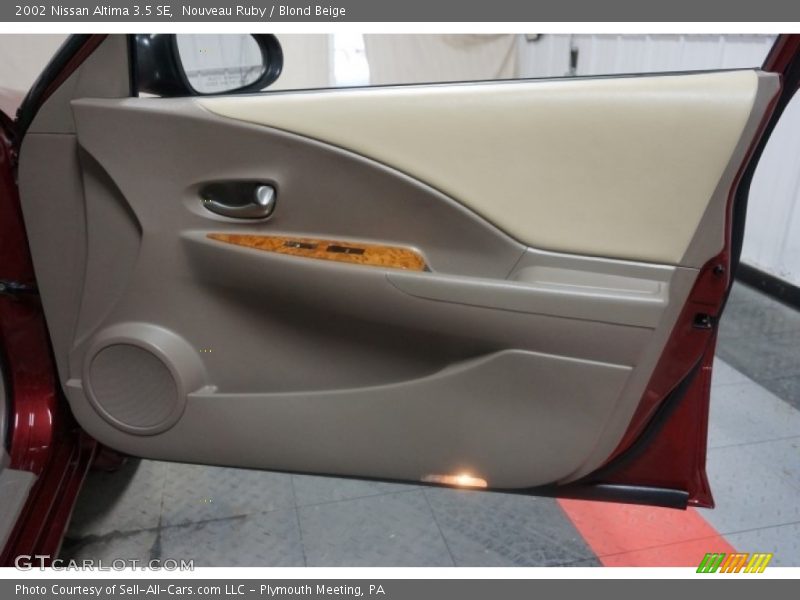 Nouveau Ruby / Blond Beige 2002 Nissan Altima 3.5 SE
