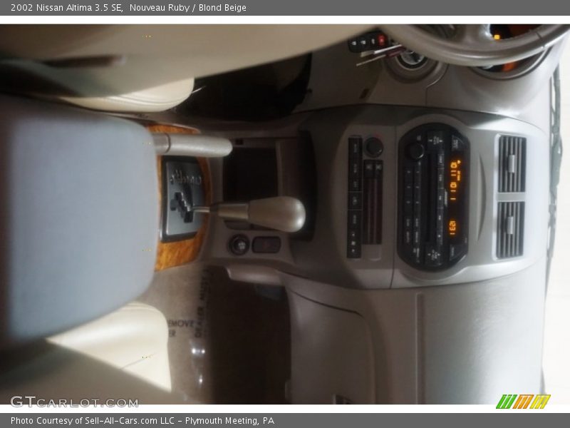 Nouveau Ruby / Blond Beige 2002 Nissan Altima 3.5 SE