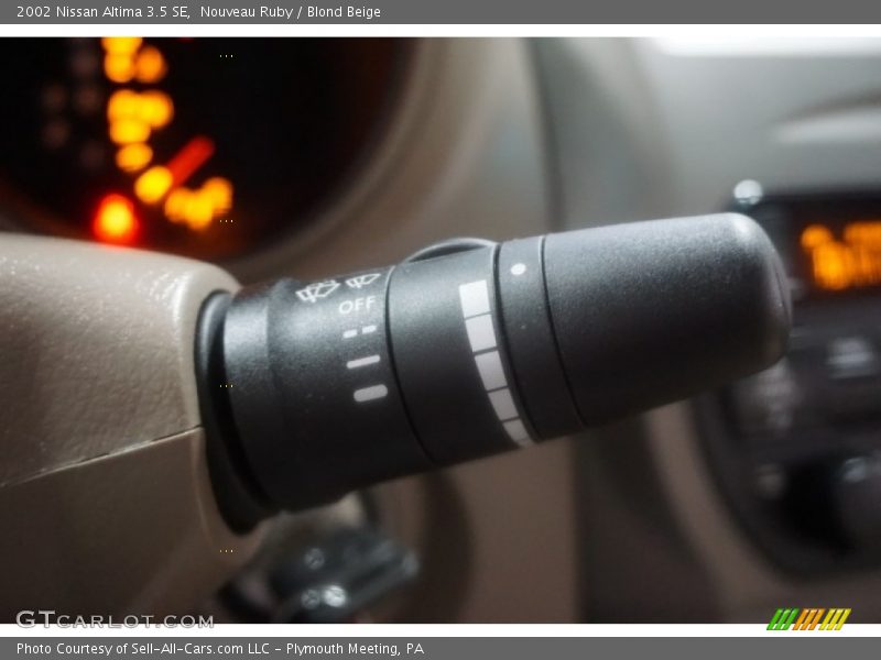 Nouveau Ruby / Blond Beige 2002 Nissan Altima 3.5 SE