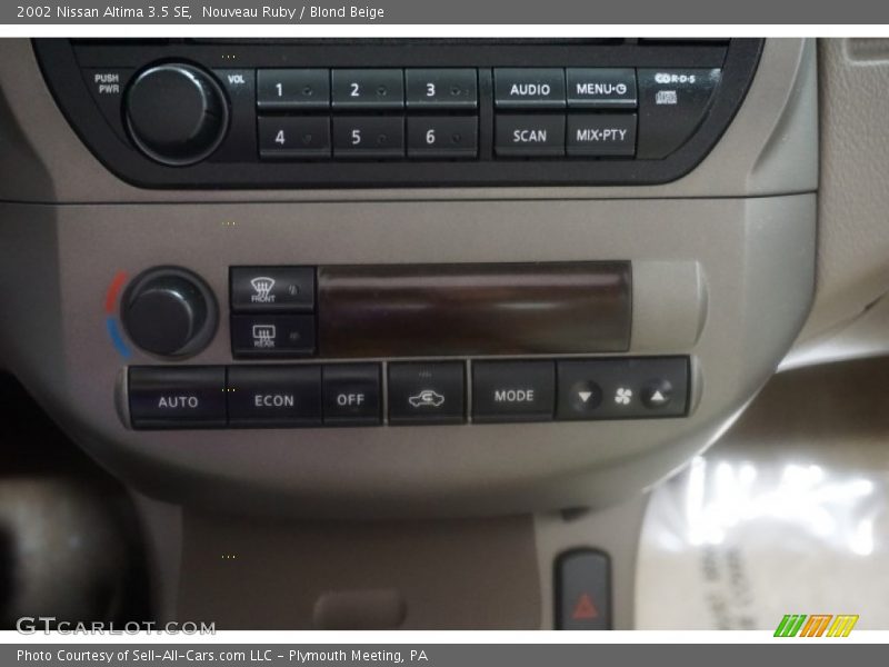 Nouveau Ruby / Blond Beige 2002 Nissan Altima 3.5 SE