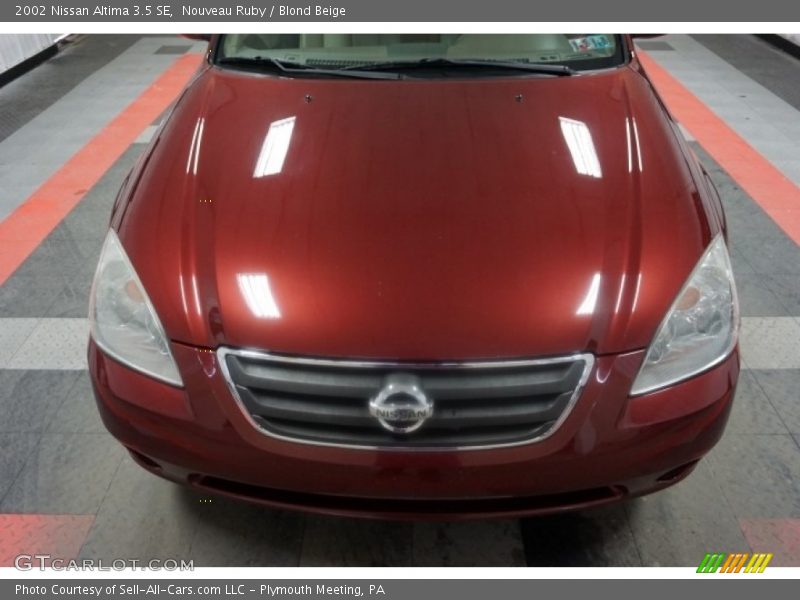 Nouveau Ruby / Blond Beige 2002 Nissan Altima 3.5 SE