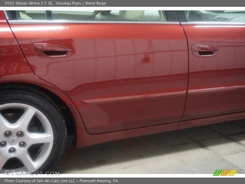 Nouveau Ruby / Blond Beige 2002 Nissan Altima 3.5 SE