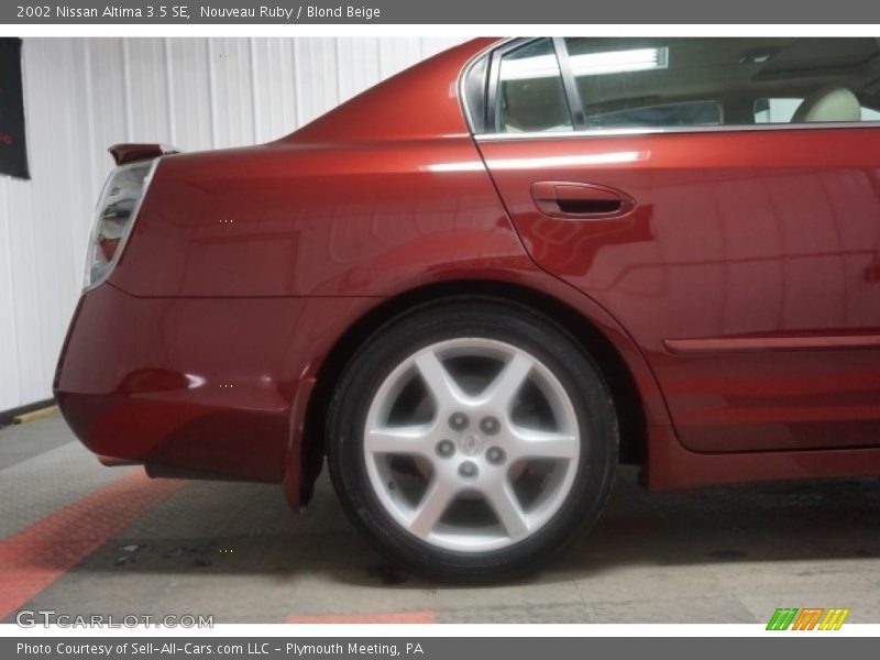 Nouveau Ruby / Blond Beige 2002 Nissan Altima 3.5 SE