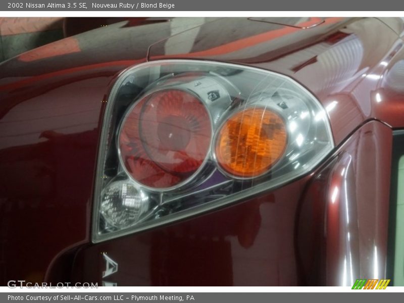 Nouveau Ruby / Blond Beige 2002 Nissan Altima 3.5 SE