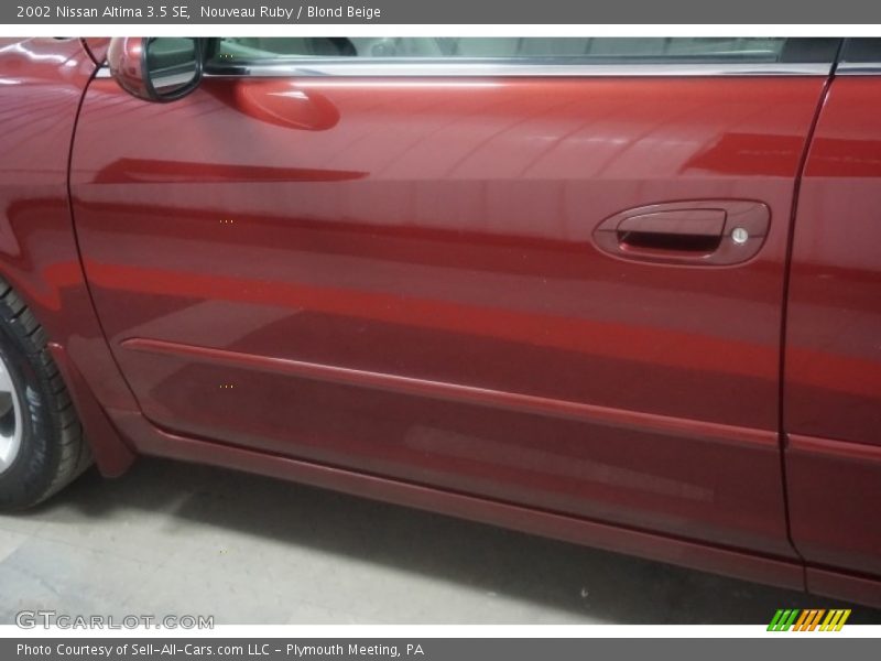 Nouveau Ruby / Blond Beige 2002 Nissan Altima 3.5 SE