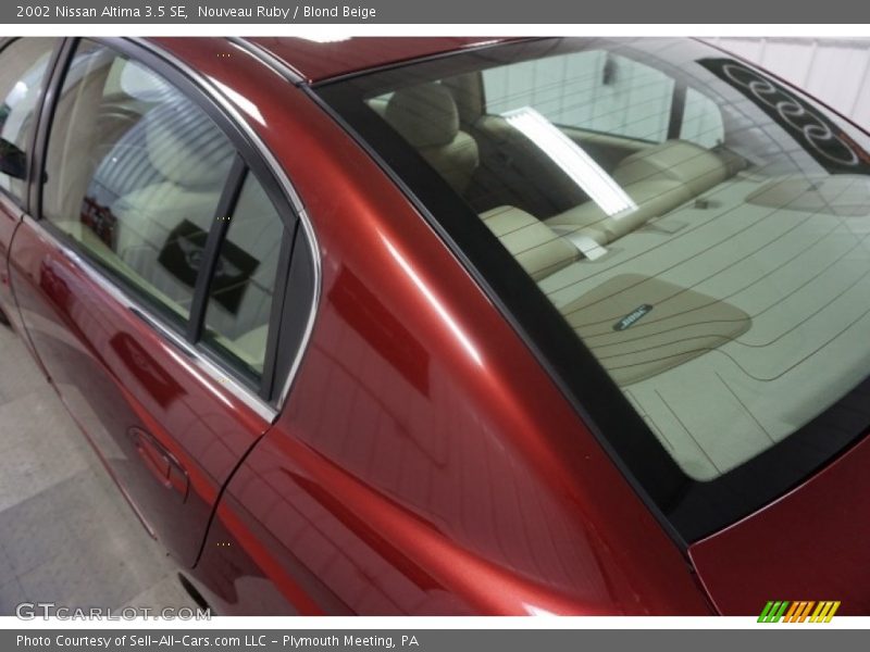 Nouveau Ruby / Blond Beige 2002 Nissan Altima 3.5 SE